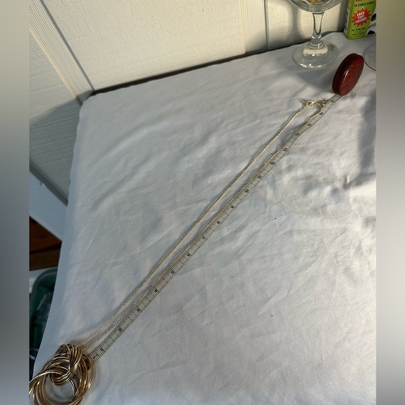 Long modern goldtone chain and circles necklace - Picture 4 of 7